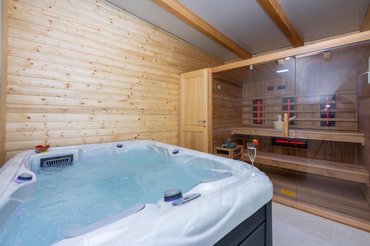 Villa Antani With Heated Pool, Sauna & Jacuzzi Цриквениця Екстер'єр фото